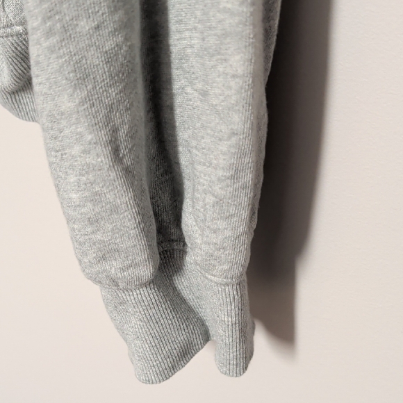 Old Navy Light Gray Crew Neck Sweater - Picture 4 of 7